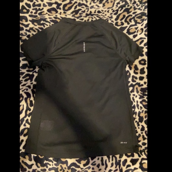 Nike tee shirt - Picture 2 of 3